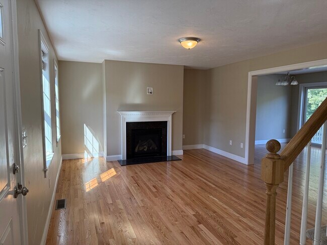 Photo - 87 Center St