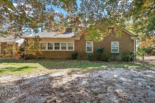 Photo - 207 Tucker Dr