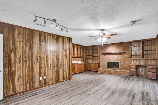 Photo - 222 Faith Hill St