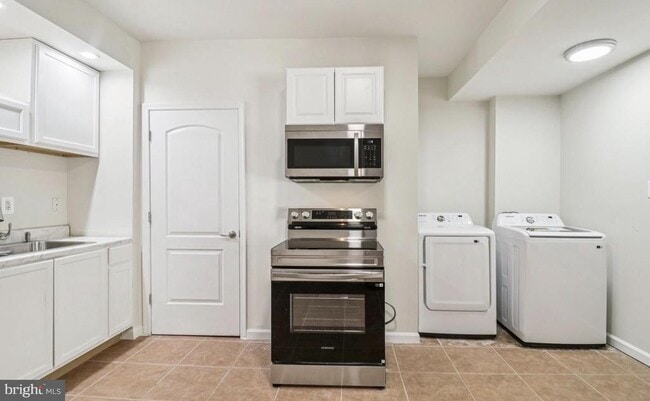 Building Photo - 6005 Armaan Dr