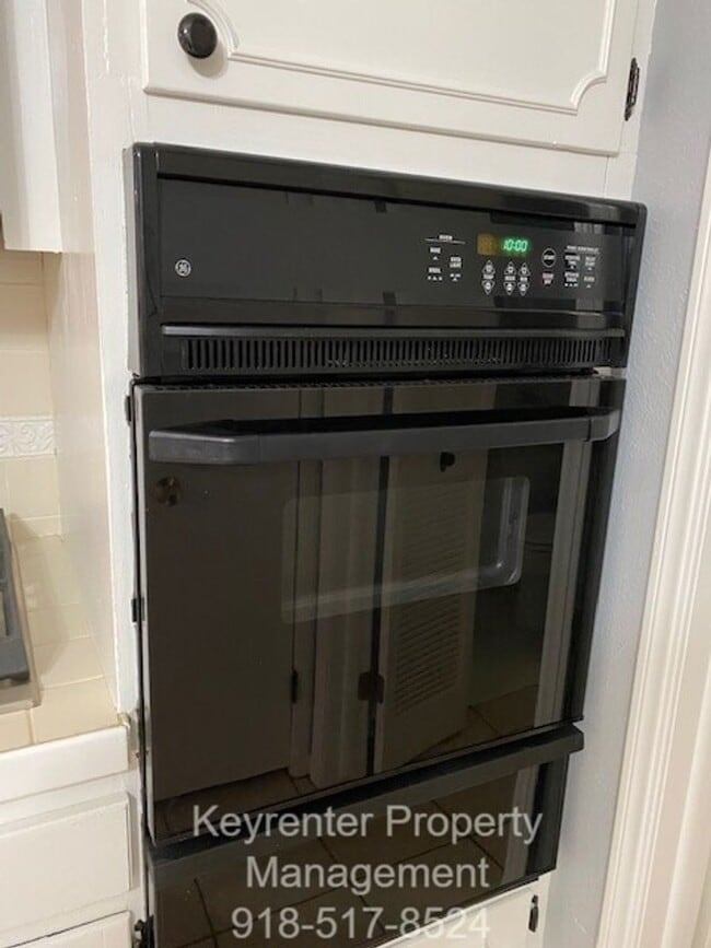 Photo - 3 Bed | 2 Full Bath | 31st & Memorial