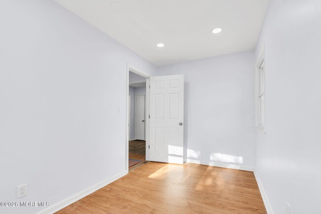 Photo - 105 Clark St