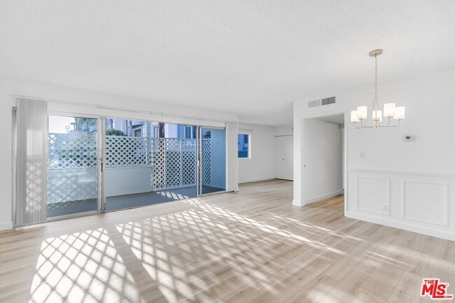 Building Photo - 825 S Gretna Green Way Unit X