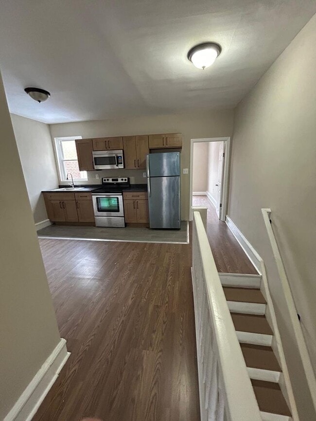 Building Photo - 225 S 62nd St Unit B