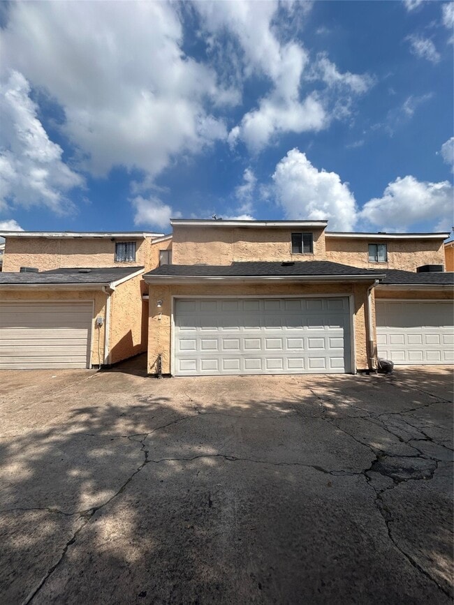 Building Photo - 11411 Harwin Dr. Unit 7 Rental