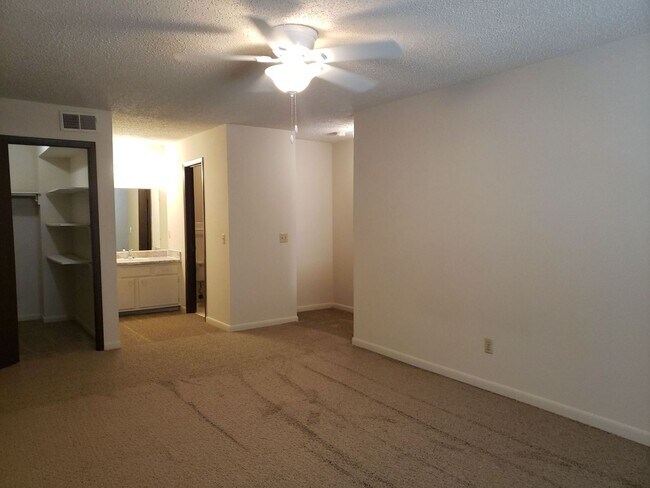 Photo - Spacious 1 Bedroom, 1.5 Bath Townhouse – Minutes from Nashville Unidad 214B
