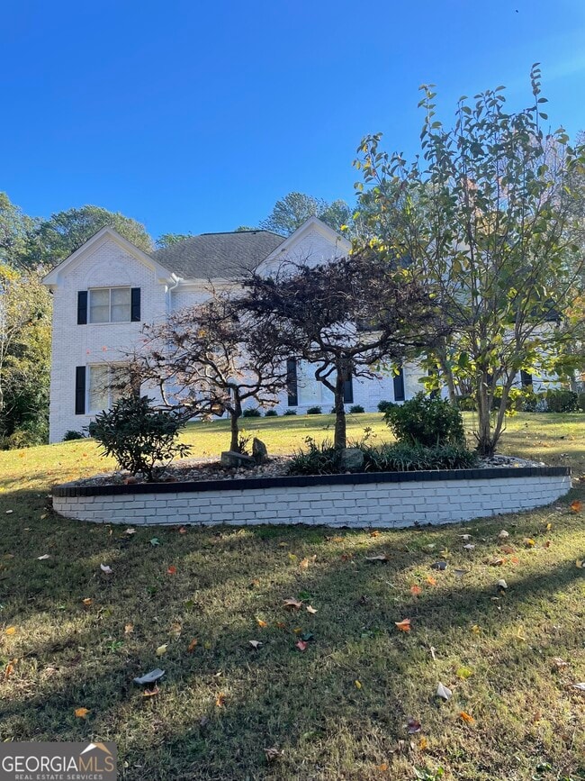 570 Village Green Ct SW