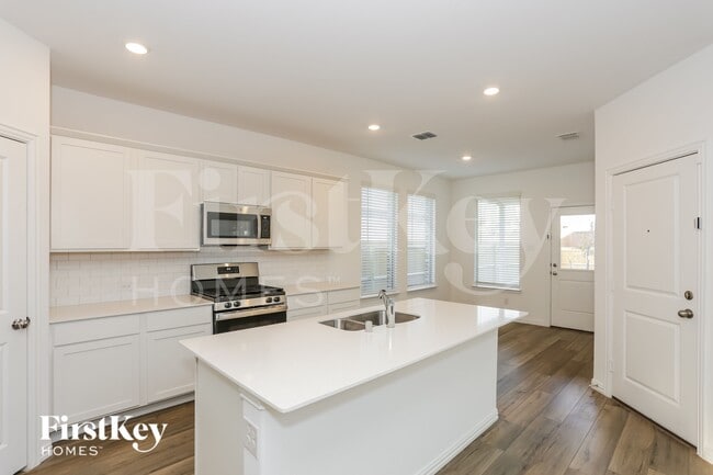 Photo - 10105 Elkhorn Dr