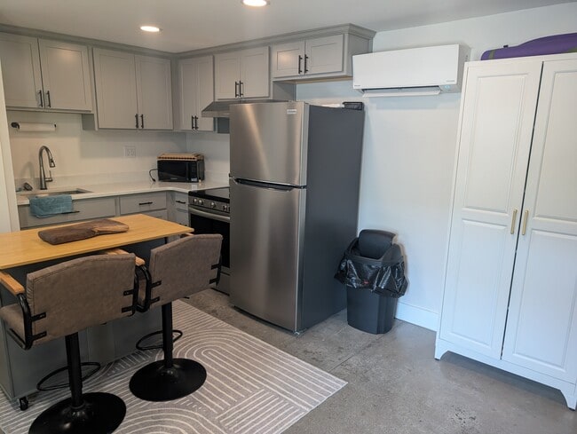 Photo - 1611 US-11
