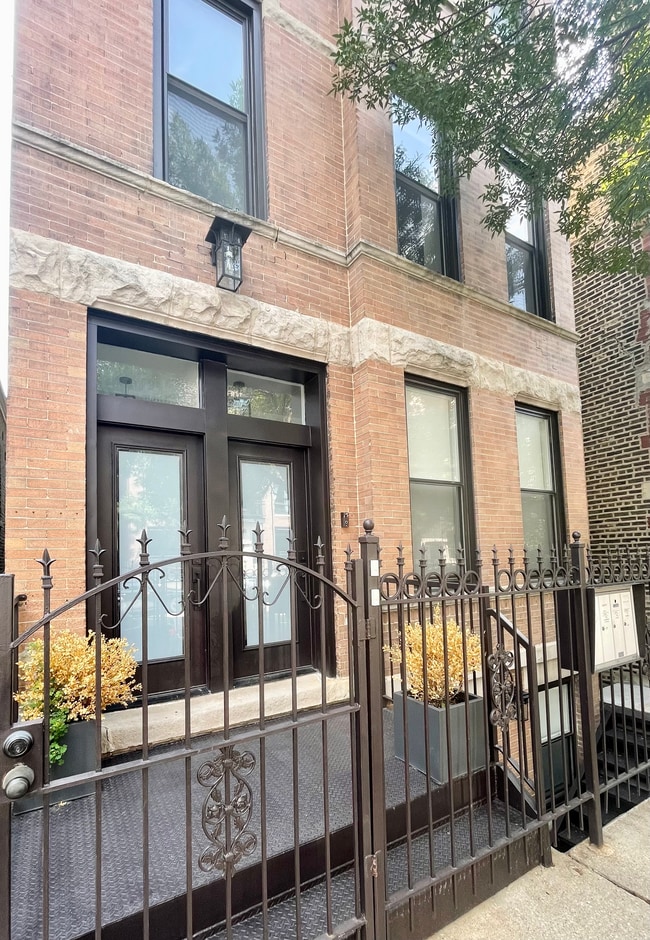 Photo - 1241 N Bosworth Ave Unidad Apt 3
