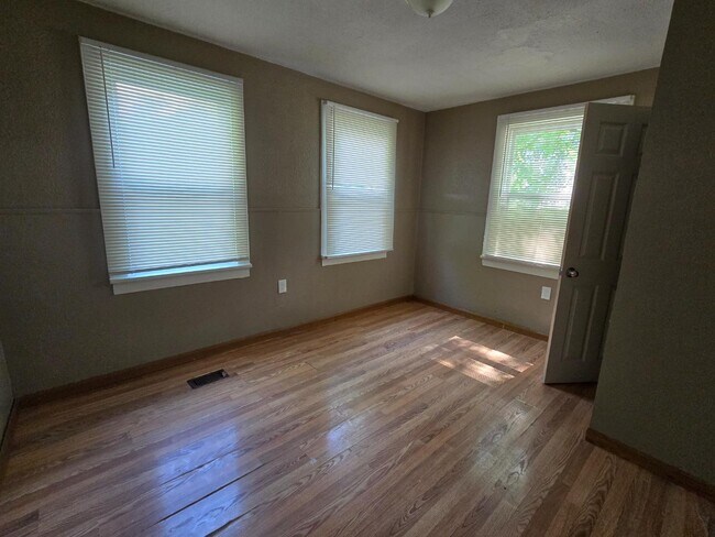 Photo - 7008 Paisley Dr