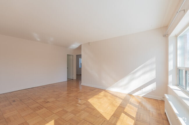 2BR, 1BA - Living Room - Castlefield Apartments