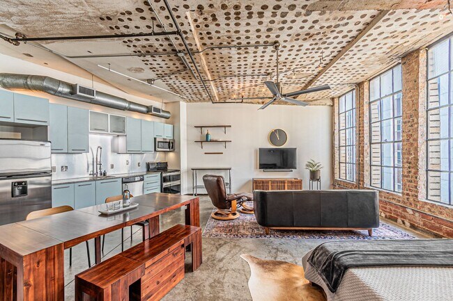 Photo - Modern Studio Loft in Downtown Dallas – Wa...