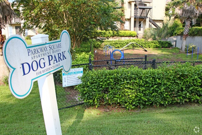 Photo - Parkway Square Apartments