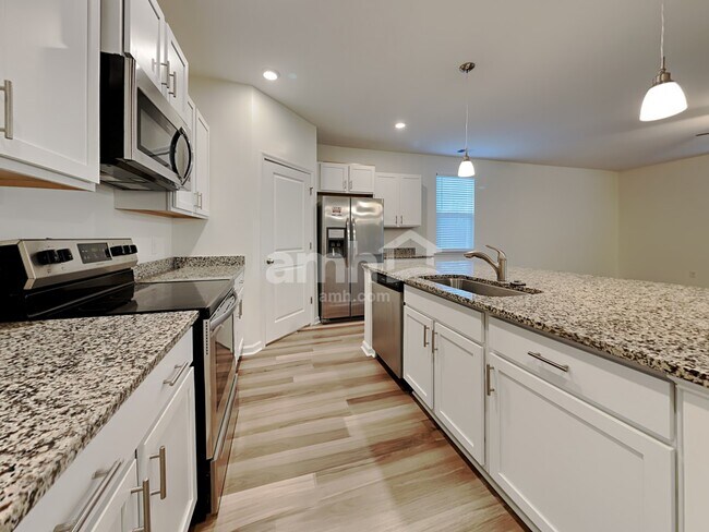 Photo - 94 Palmer Pl