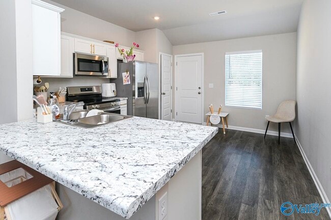 Photo - 110 Olde Hearth Rd