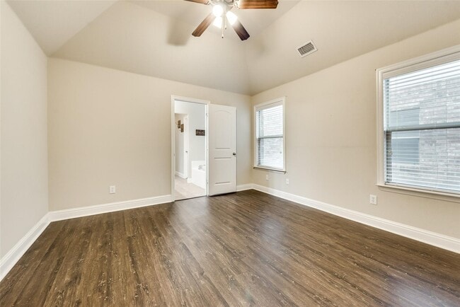 Photo - 1613 Applegate Way