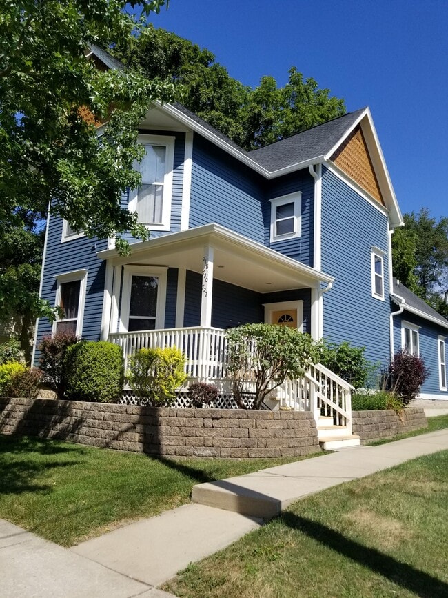 Building Photo - 722 W Kirkwood Ave Unit 722