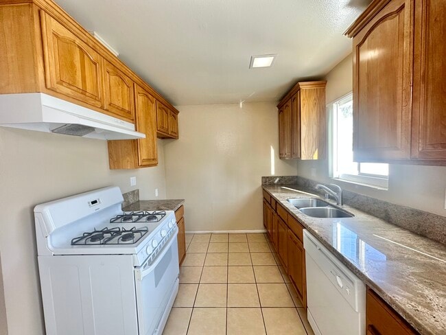 Photo - Huntington Clay Apartments