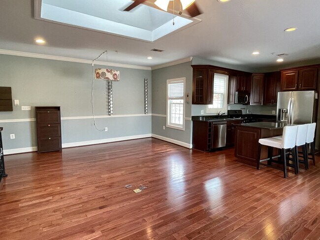 Photo - 611 Quincy St NW