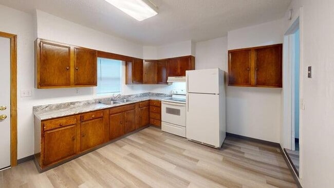 Building Photo - 630 3rd Ave SE