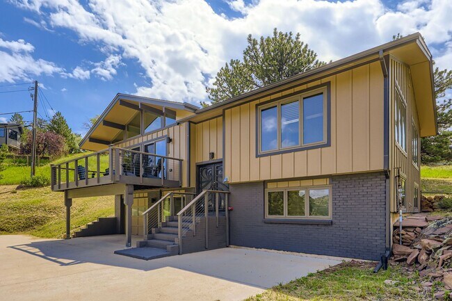 Photo - Stunning 4 BDR/2BA Mountain Retreat