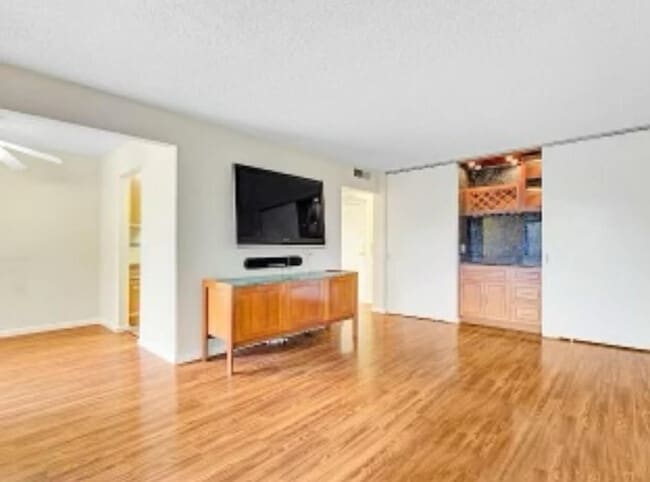 Building Photo - 300 N Civic Dr Unit 508