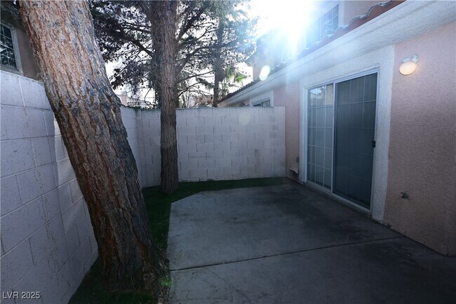 Photo - 8465 Blue Island Ave