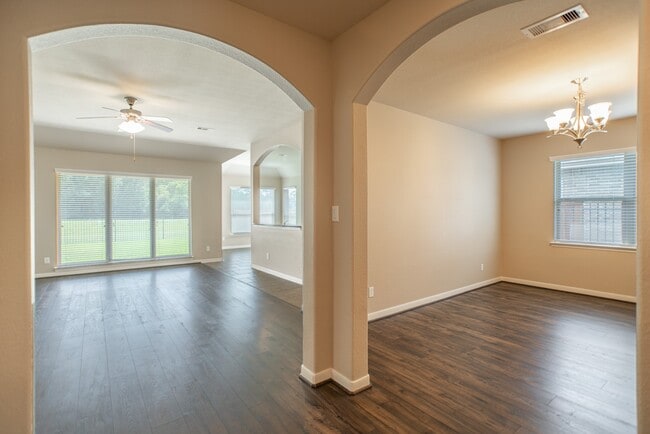Photo - 99 West Wading Pond Circle
