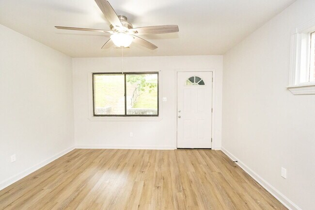 Photo - 5326 Slayton Ave