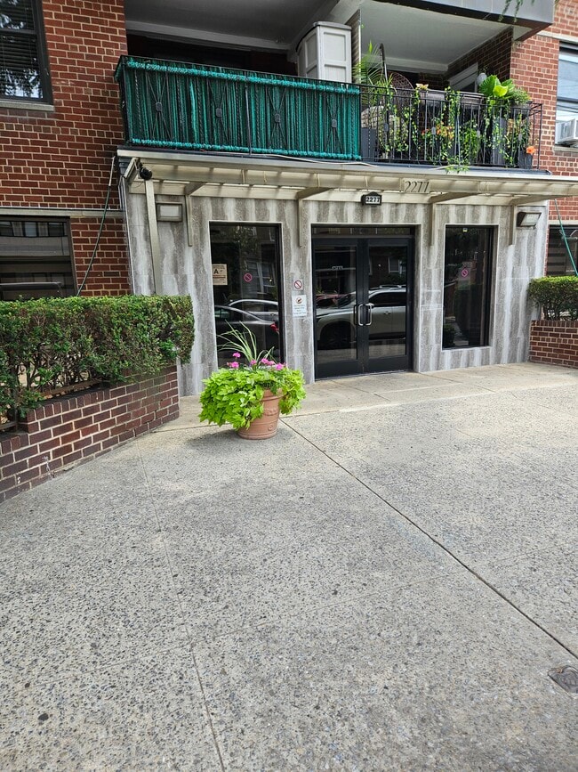 Photo - 2277 Homecrest Ave Unidad 4D
