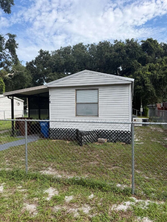Building Photo - "Cozy Charm Awaits: 2-Bed, 2-Bath Mobile Home with Fireplace in Polk City!"