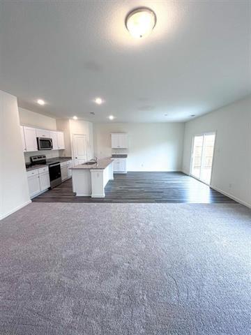 Photo - 424 Madison Way