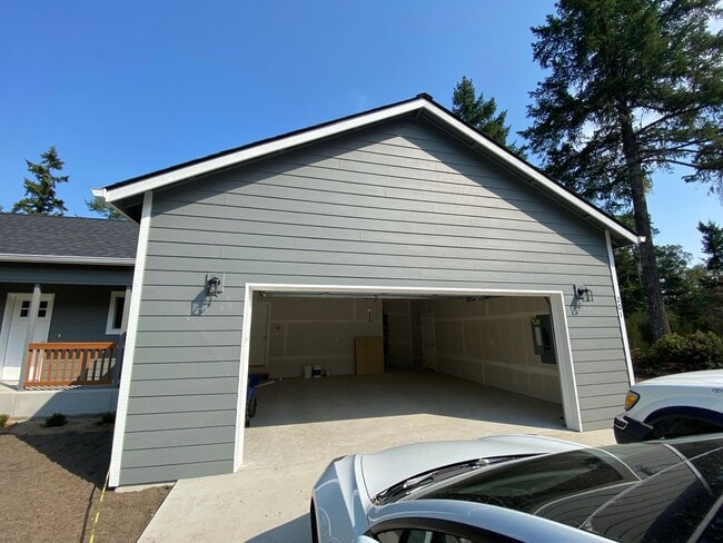Photo - 3bd 2.5ba Home in Belfair on 2.5 Acres