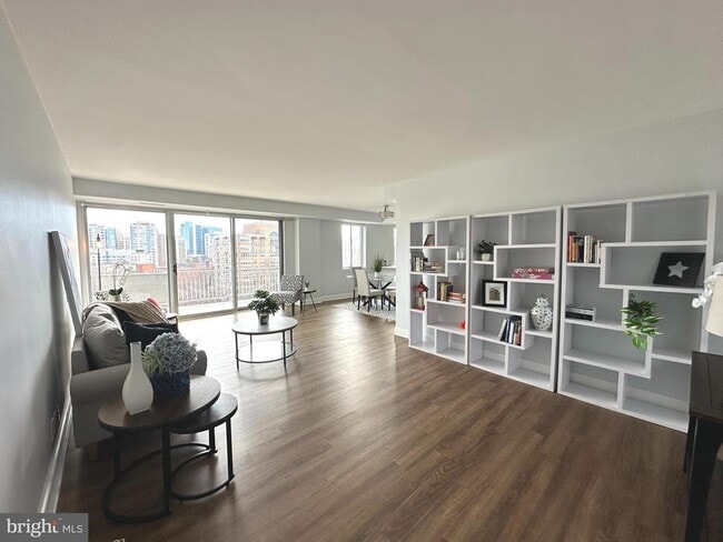 Building Photo - 8315 N Brook Ln Unit 2-902