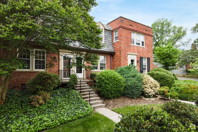 Photo - Arlington Village