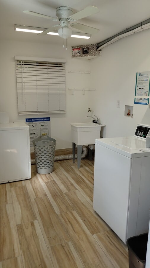 Photo - 1858 Dewey St