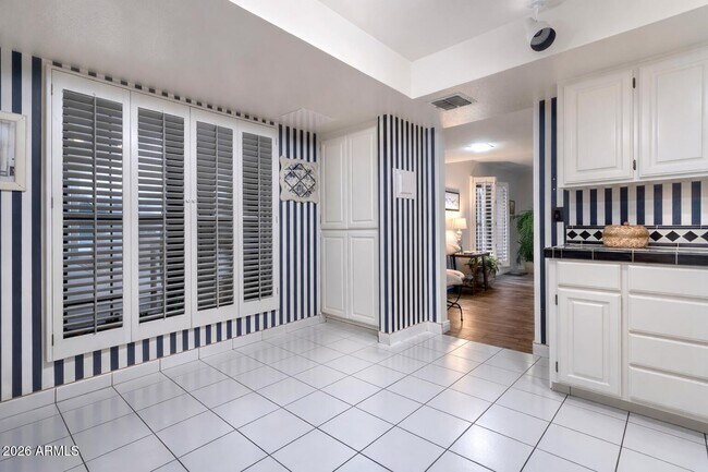 Photo - 5102 N 31st Pl Unit 412