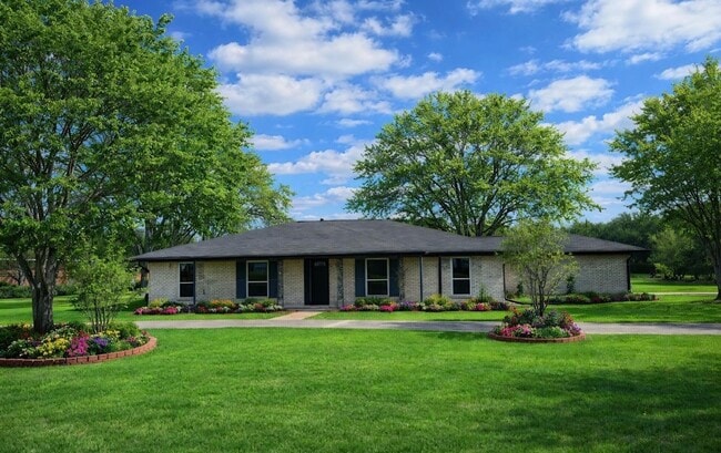 Building Photo - 108 Lakeshore Dr