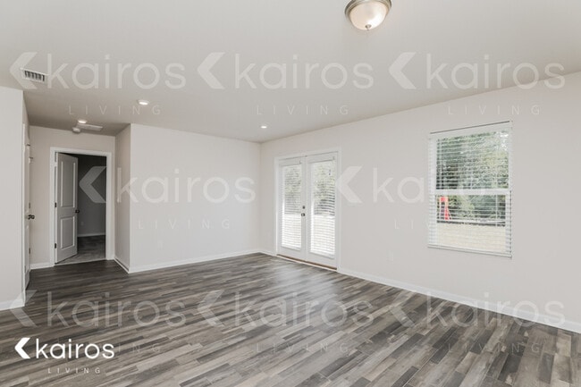 Photo - 832 Whispering Creek Ave