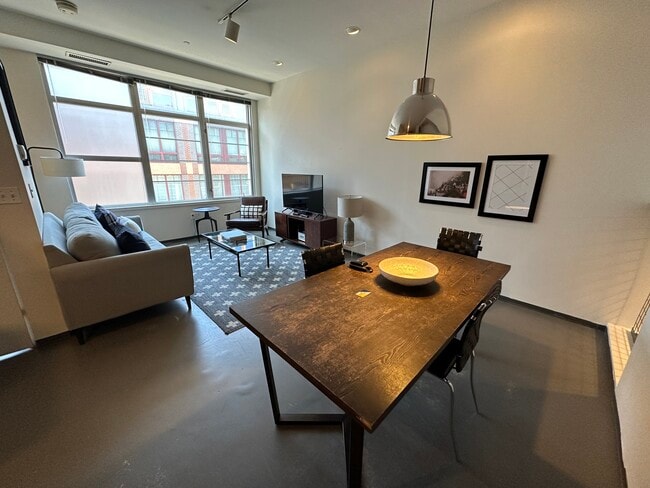 Building Photo - 211 E Berkeley St