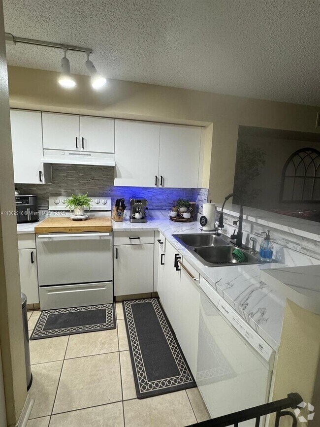 Building Photo - 11155 SW 5th Pl Unit 104 Rental