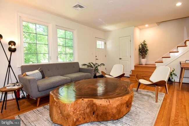 Photo - 4732 Ellicott St NW