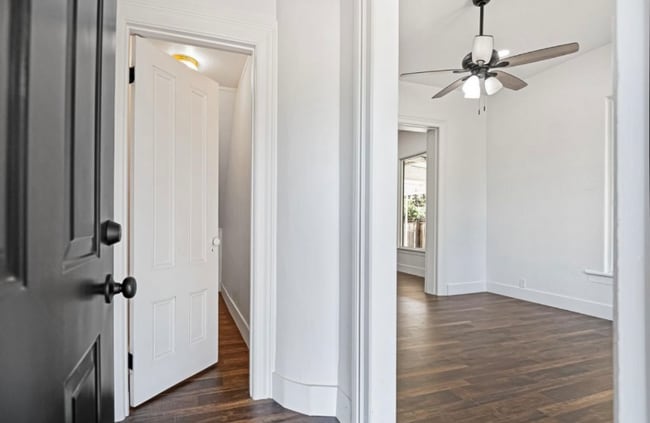 Photo - 325 W Bush St