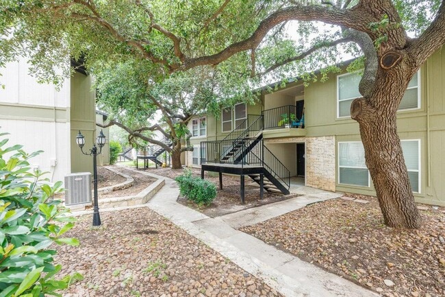 Building Photo - 100 Lorenz Rd