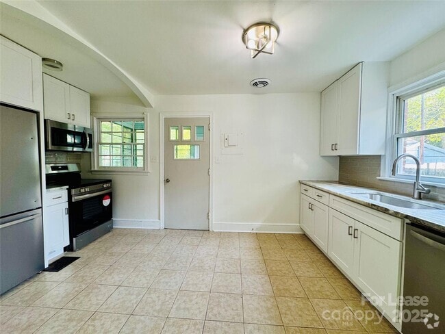 Building Photo - 1506 Coker Ave Rental