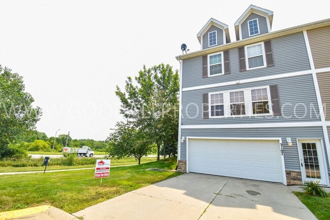 Building Photo - Experience the charm of this 2-bedroom, 2-bathroom townhome in Ankeny with an attached 2 car garage!
