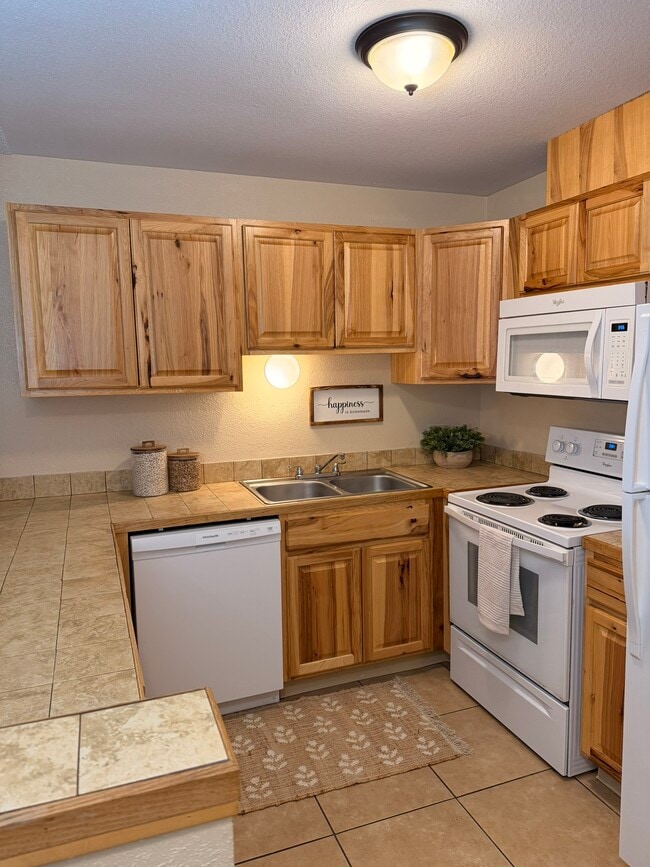 Photo - Evergreen Rock Maple Apartments