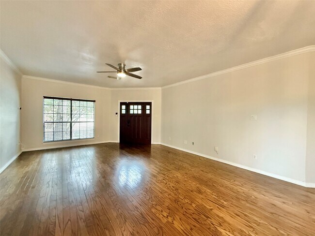 Photo - 42 Village Knoll Pl