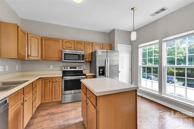 Photo - 940 Tiger Ln